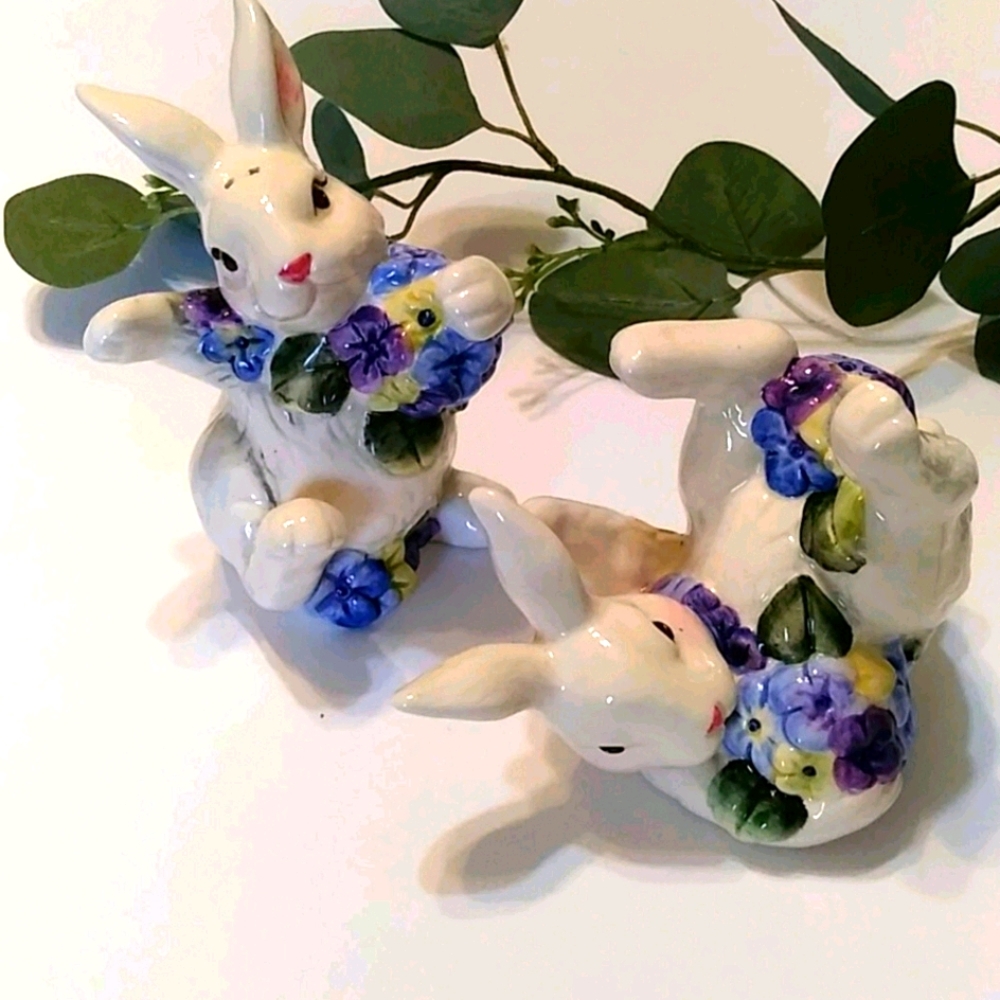 Easter Bunny rabbit  set of salt and pepper